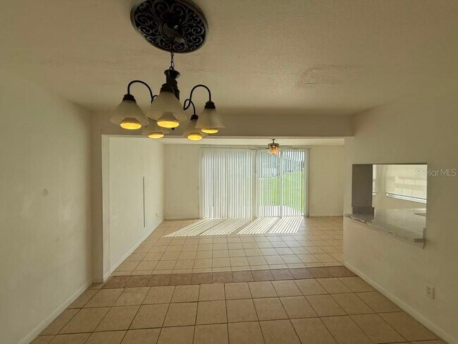Building Photo - 833 Caribbean Dr