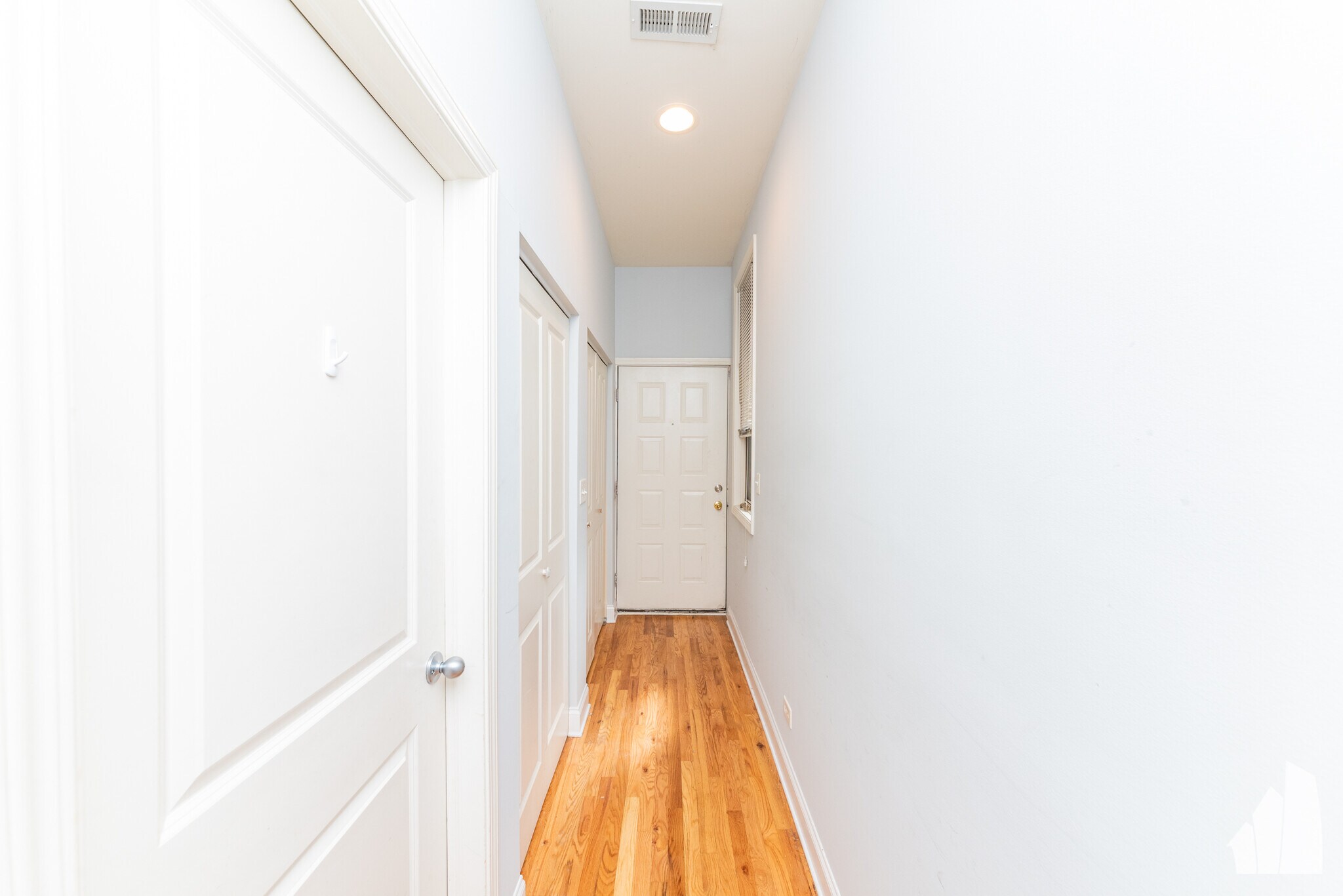 Building Photo - 1133 W Addison St