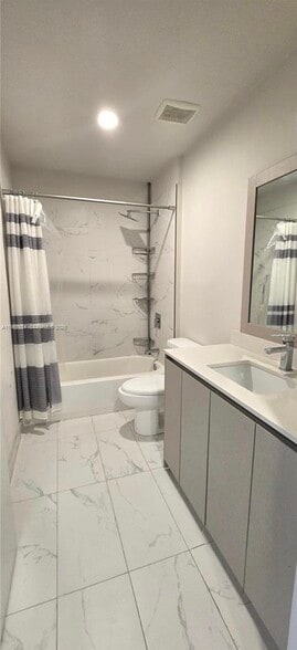 Building Photo - 2535 NE 193rd St