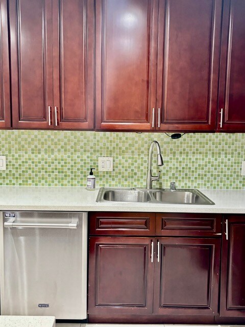 Building Photo - 2488 Beachwood Dr