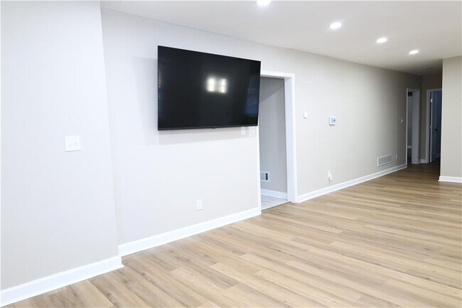 Building Photo - 1876 Sandtown Rd SW