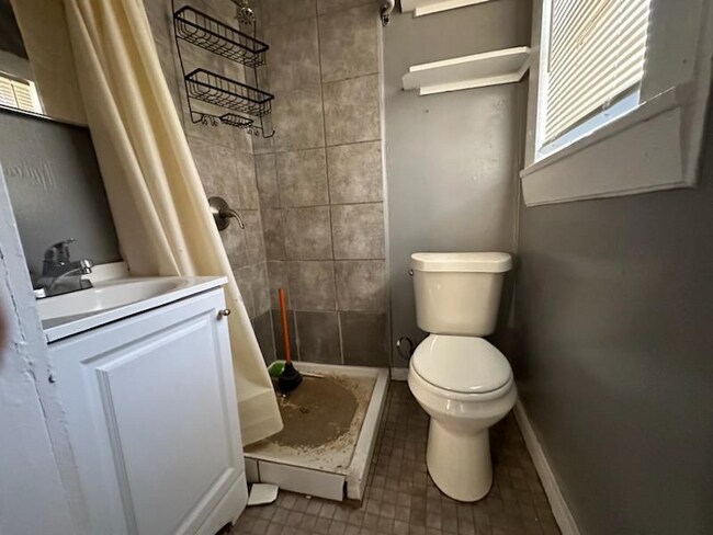 Building Photo - 1810 Avenue R