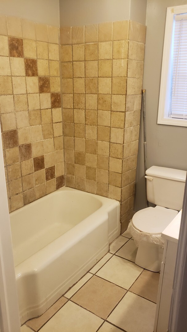 Building Photo - 2 bedroom/1 bath