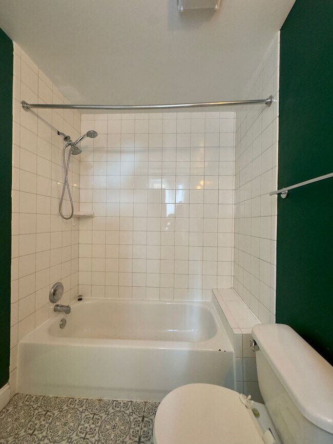 Building Photo - Inviting 3-Bedroom Single Family Townhome ...