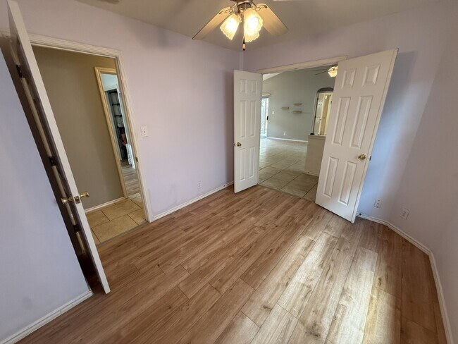 Building Photo - Well Maintained One-Story in Westchase | No Carpet + New Pergola + Prime Location