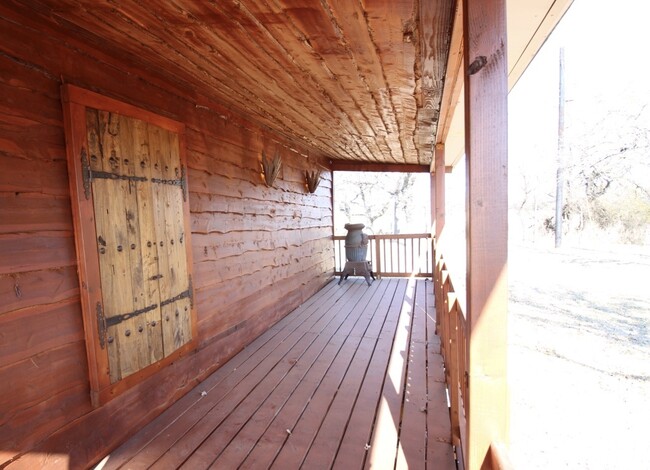 Building Photo - FOR LEASE! Unique 2 BR - 1 BA cabin in on ...