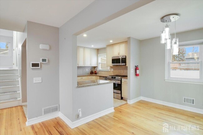 Building Photo - 3316 Beverly Rd