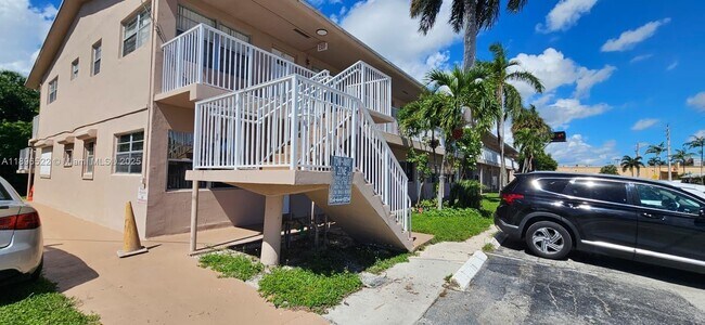 Building Photo - 230 SW 11th Ave