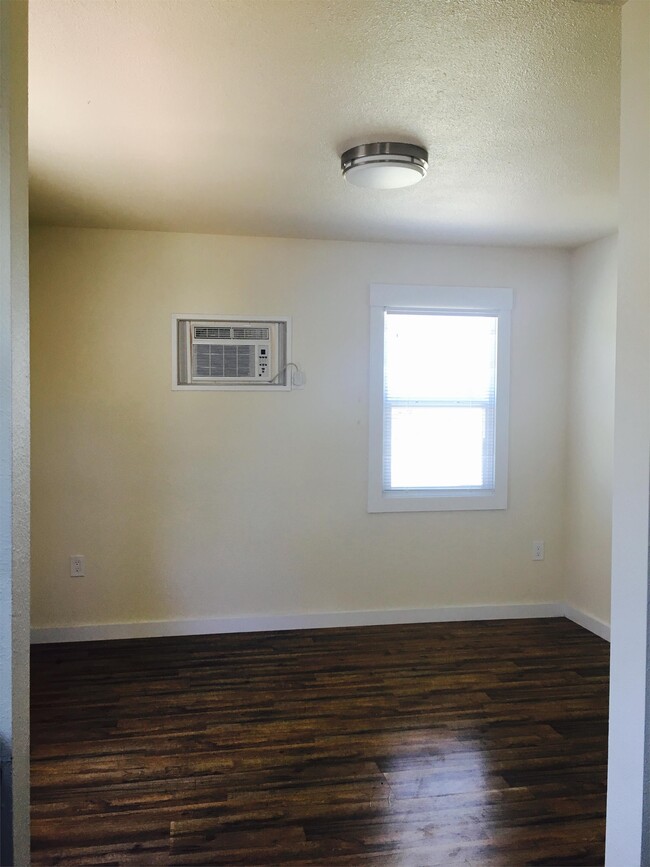 Building Photo - 4550 Lakeshore Blvd