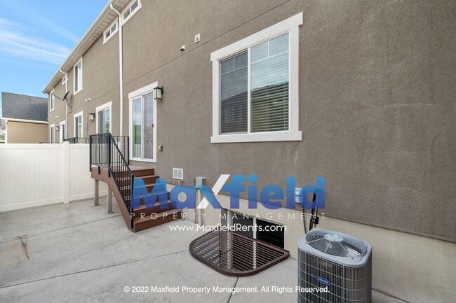 Building Photo - Immaculate 3BD, 3 BA, 2GA Draper townhome with super fast fiber internet