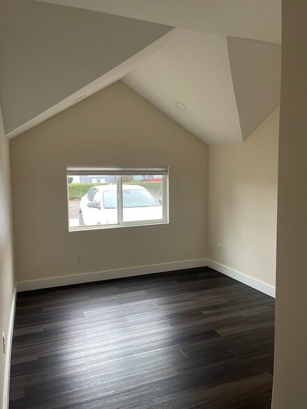 Building Photo - 255 Southview Pl S