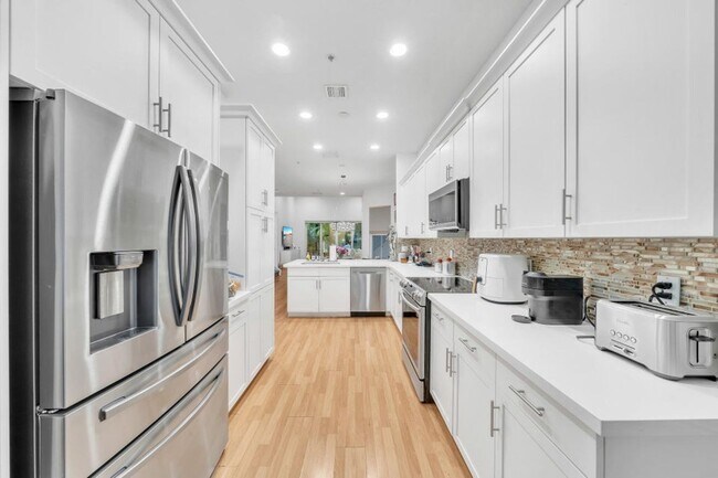 Building Photo - 23008 Clear Echo Dr