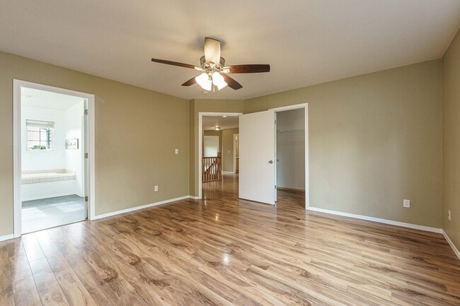 Building Photo - $500 Move In Special  4 Bedroom 2.5 Bath N...