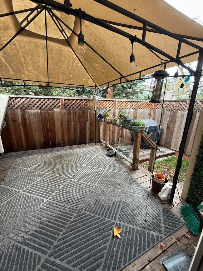 Building Photo - 1255 Detroit Ave