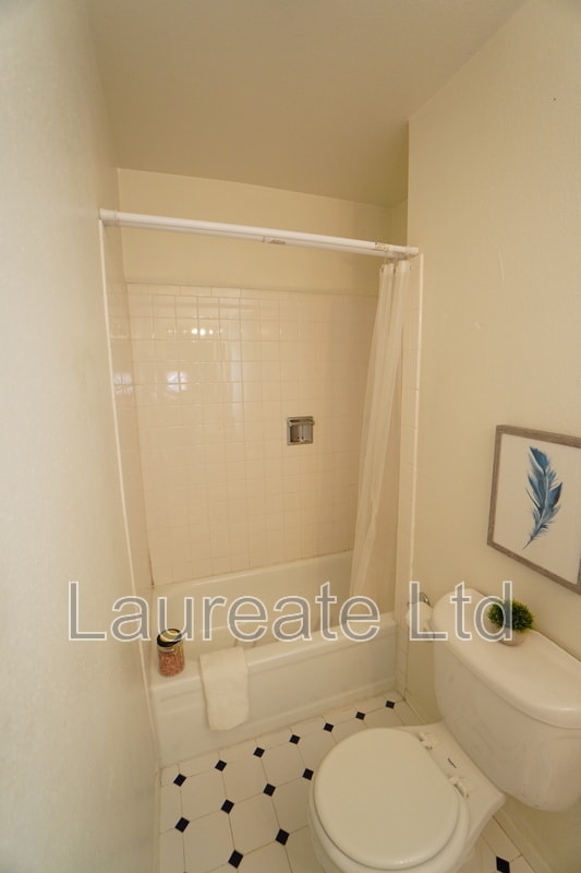 Building Photo - 5 S Elati St