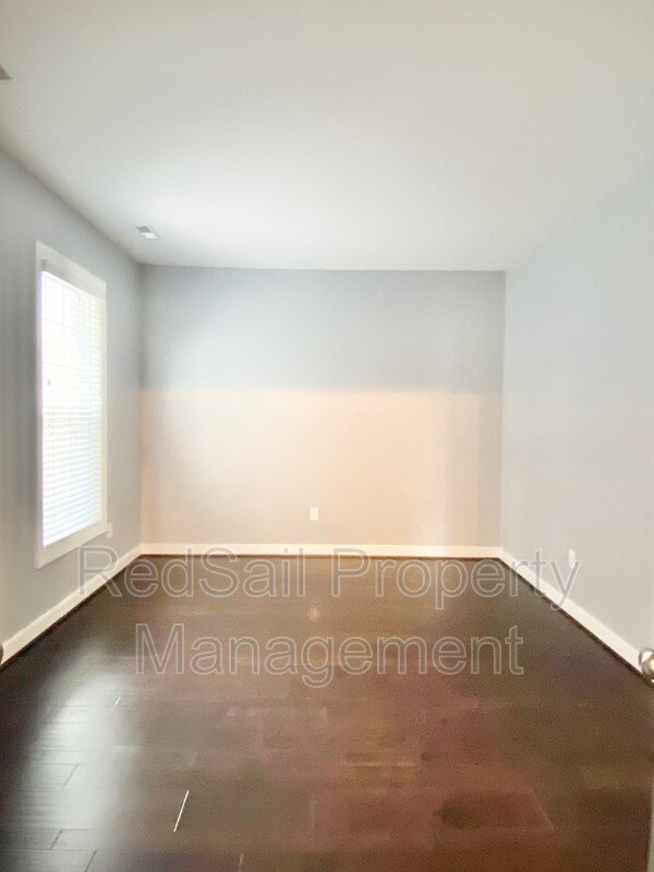 Building Photo - 4808 Village Walk