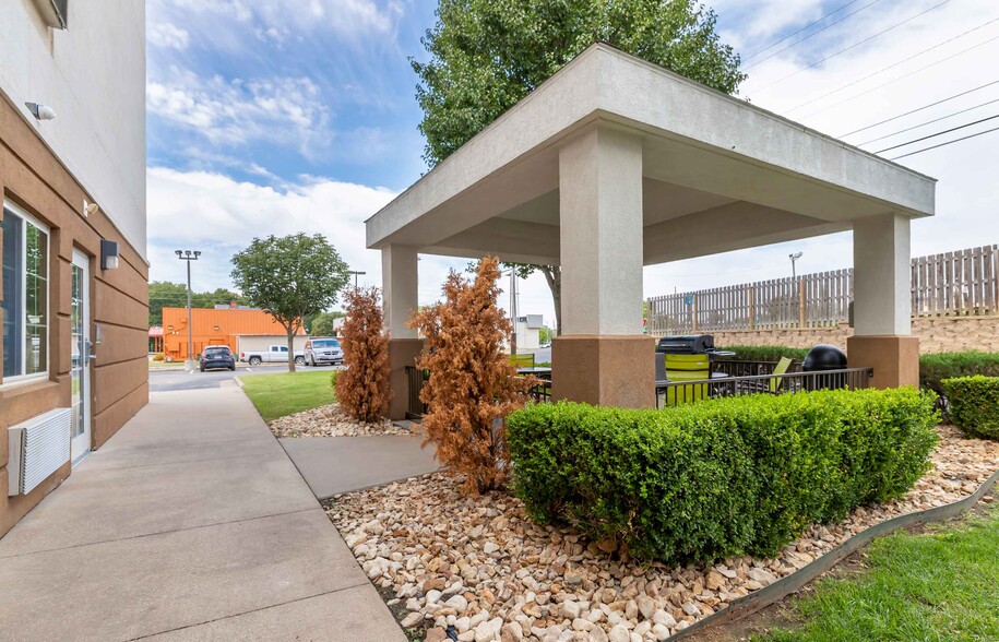 Building Photo - Furnished Studio-Bartlesville - Hwy 75