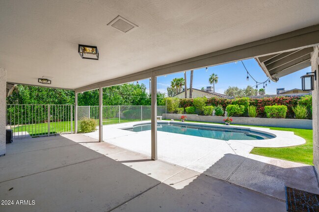 Building Photo - 507 E Caribbean Ln