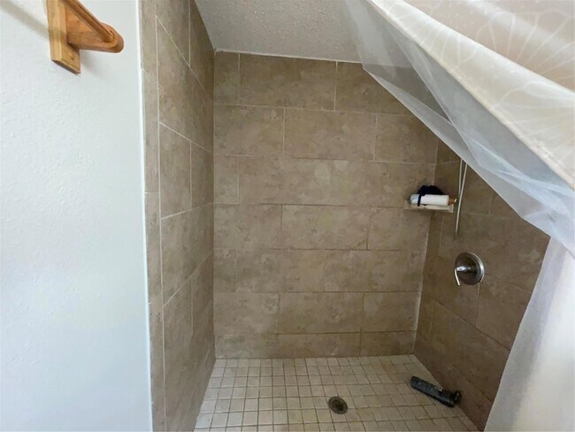 Building Photo - 9481 Highland Oak Dr