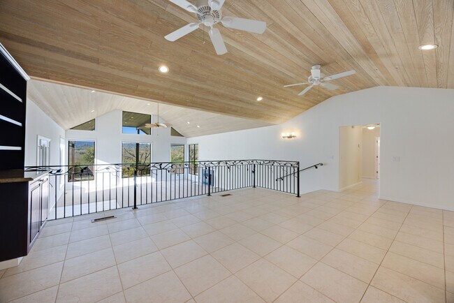 Building Photo - 9168 Eastside Rd