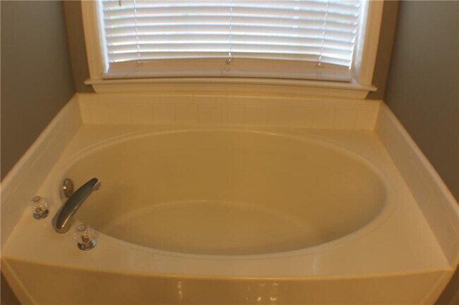 Building Photo - 437 Darter Dr NW