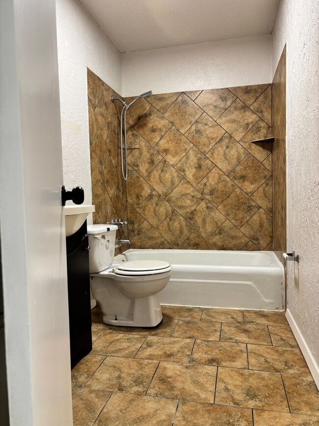 Building Photo - 2BD/1BA | Large Yard | Large Pets Welcome!