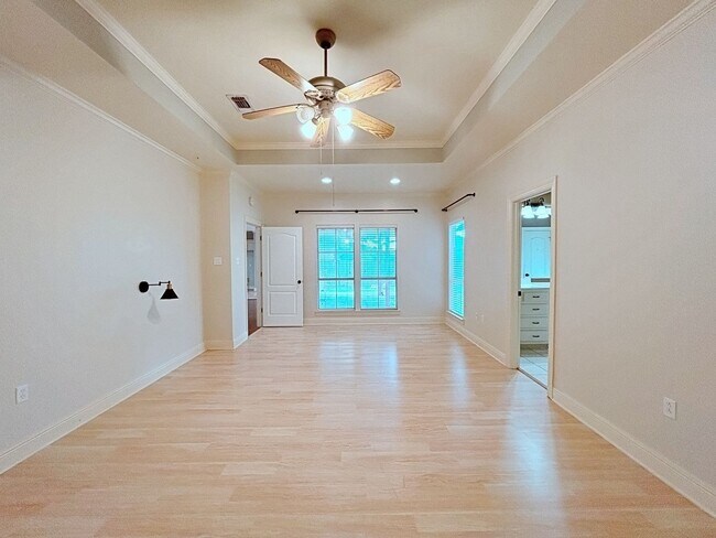 Building Photo - 3919 Meadow Ridge Dr