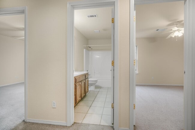 Building Photo - 3606 SW Deerfield Blvd