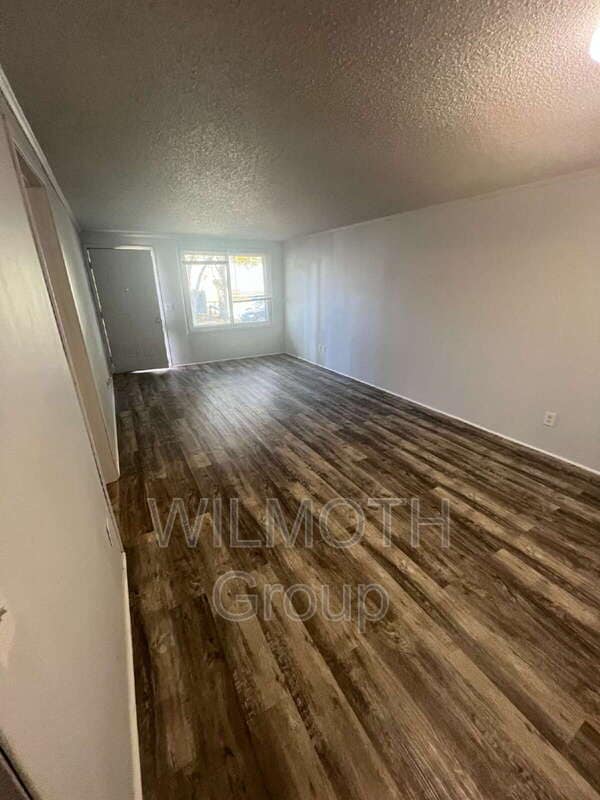 Building Photo - 2000 Indianapolis Rd