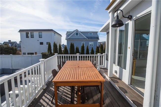 Building Photo - 19-21 Crest St