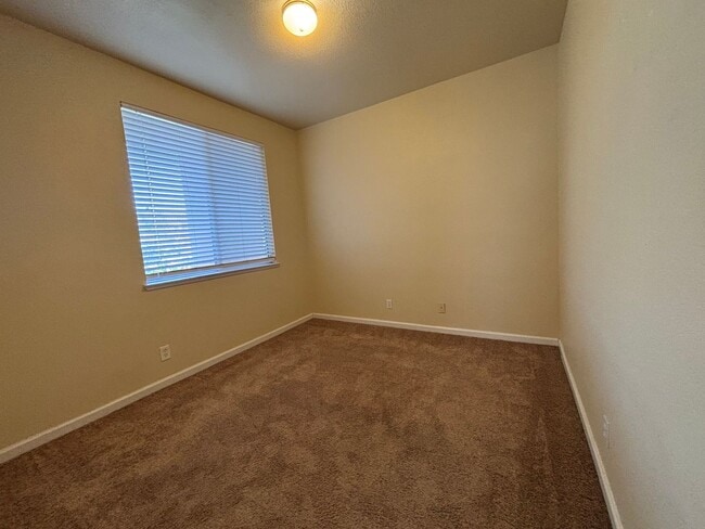 Building Photo - Three Bedroom Two Bathroom Home - Refriger...