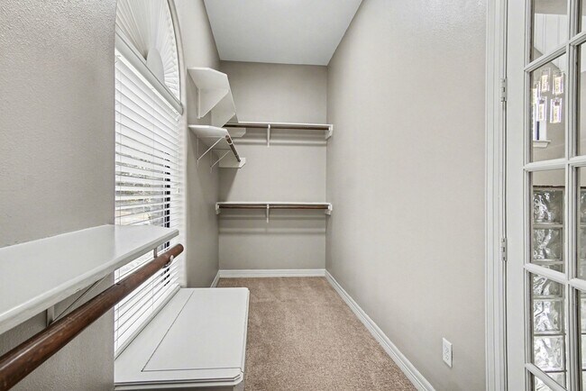 Building Photo - 15569 Crown Oaks Dr