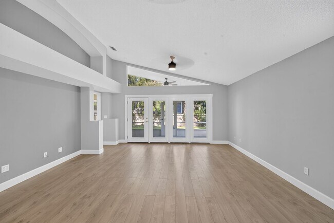 Building Photo - Renovated Brick Home in Gated Community