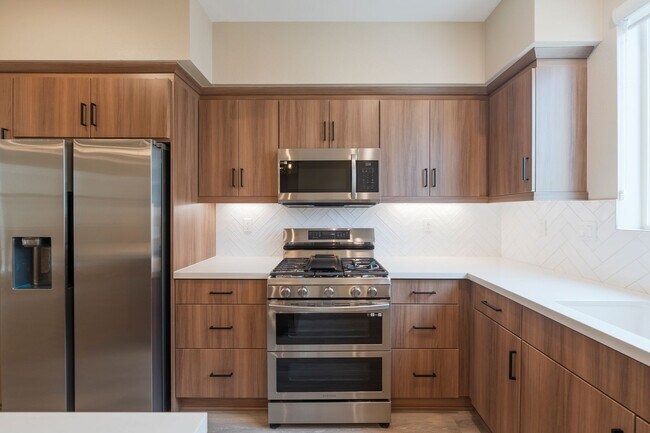 Building Photo - Newer townhome rental located in the gated One Seven Eight community!