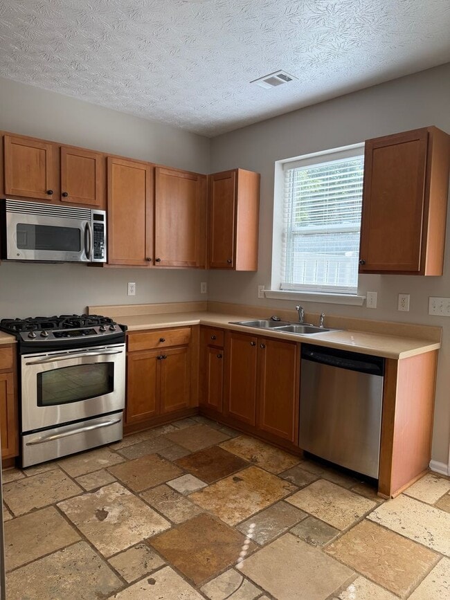 Building Photo - 6262 Shoreview Cir