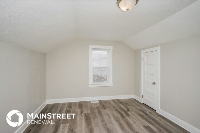 Building Photo - 1821 W Lee St