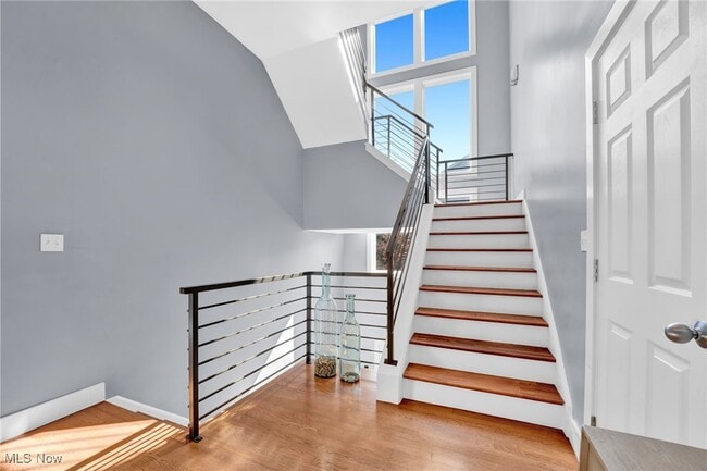 Building Photo - 2227 City View Dr