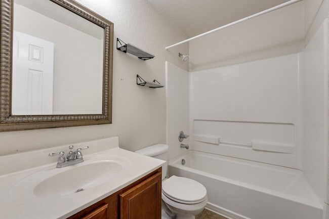 Building Photo - Charming & Spacious 3/2.5 in Mesa Creek JUST REDUCED