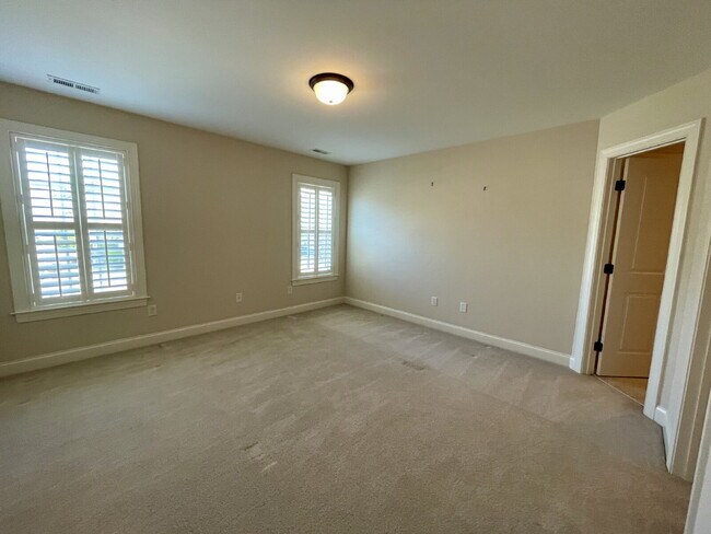 Building Photo - 4 Bed, 2 Bath Nest With Pool In Mariner's Pointe