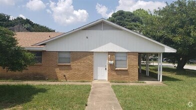 Building Photo - 1600 Kynette Dr