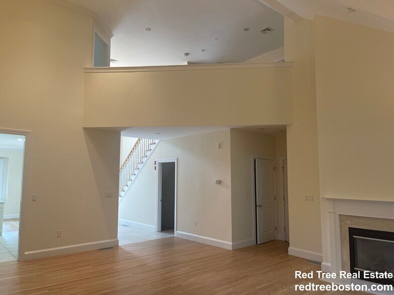 Building Photo - 901 W Roxbury Pky