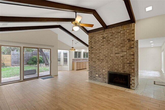 Building Photo - 2203 Farnswood Cir