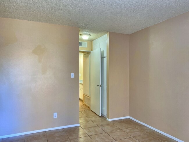 Building Photo - OPEN HOUSE -  INQUIRE:     LARGE ONE 1/BR ...