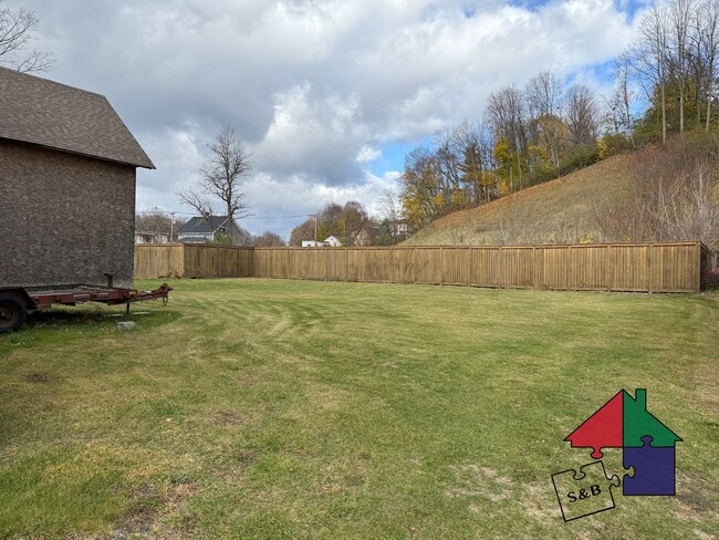 Building Photo - 14 Ayers St