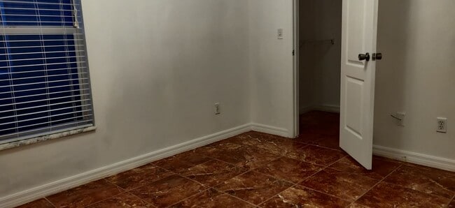 Building Photo - 3 bedroom 2 bath