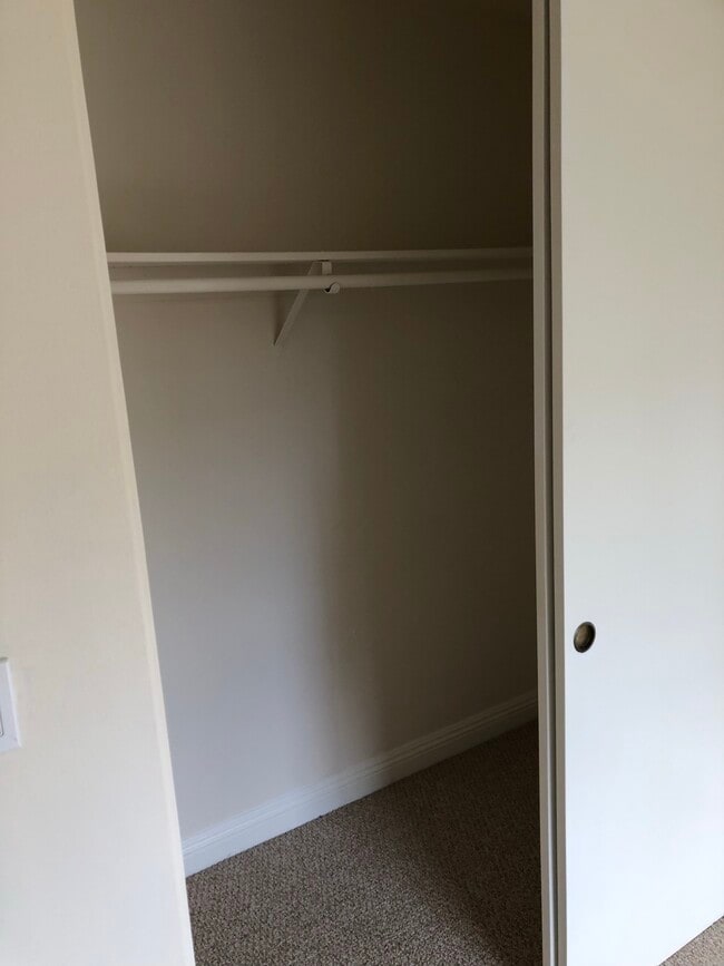 Building Photo - 818 Juno Ln