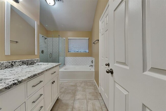 Building Photo - 151 E Pathfinders Cir
