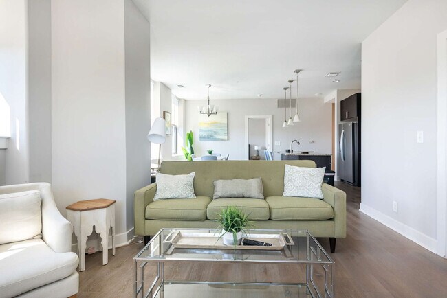 Primary Photo - 10 Light St