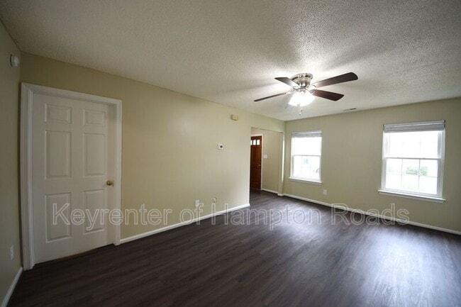 Building Photo - 192 S Hall Way