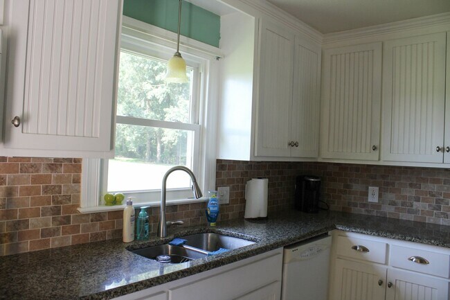 Building Photo - 4723 River Rd